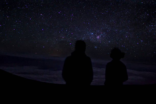 istock Silhouettes on two people star gazing 178047663
