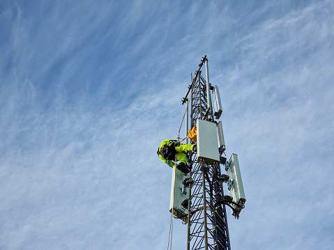 Mobile 5G installation on high mast