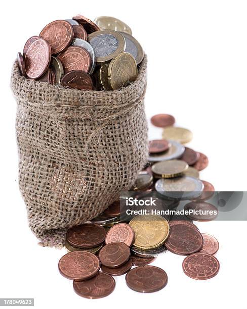 Euro Monete In Un Sacchetto Piccolo - Fotografie stock e altre immagini di Affari - Affari, Bianco, Borsa