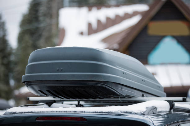 istock Roof rack with cargo box in winter 1780515391