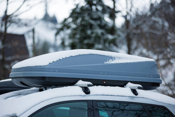 istock Roof rack with cargo box in winter 1780515644