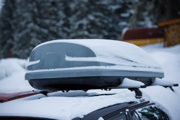 istock Roof rack with cargo box in winter 1780516725