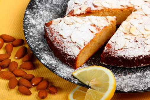 Lemon Cake with Almonds