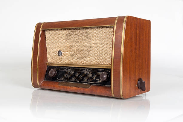 istock vintage old radio 178054634