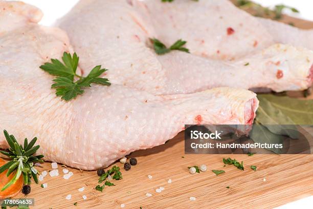 Hühnerfleisch Beine Isoliert Auf Weiss Stockfoto und mehr Bilder von Filetiert - Filetiert, Fleisch, Fotografie