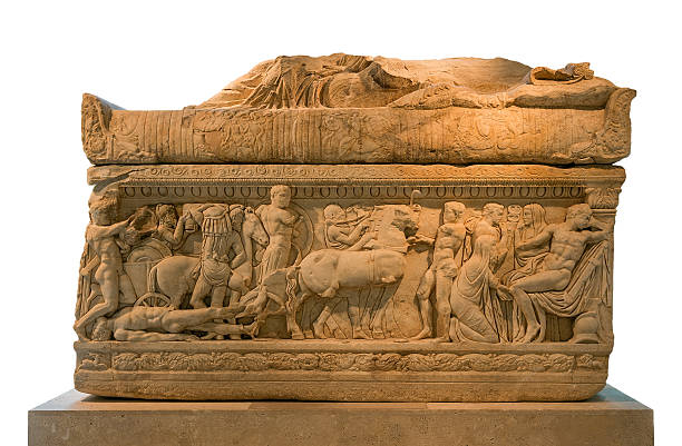древние греческие саркофаг оформлены сцены из iliad, уединенный - hector стоковые фото и изображения
