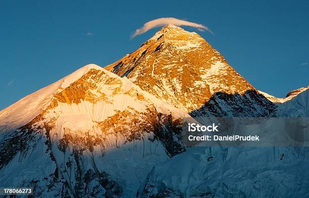 Vista Serale Delleverest Da Kala Patthar - Fotografie stock e altre immagini di Asia - Asia, Catena di montagne, Composizione orizzontale