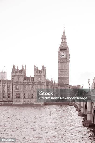 Foto de As Casas Do Parlamento E O Big Ben Em Londres e mais fotos de stock de Big Ben - Big Ben, Capitais internacionais, Casas do Parlamento - Cidade de Westminster