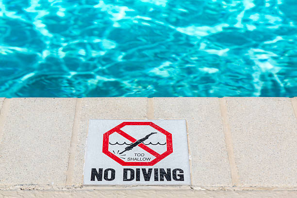istock No diving sign at the poolside 178067153