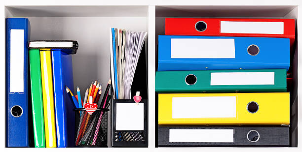 pastas em prateleiras - ring binder file document organization imagens e fotografias de stock