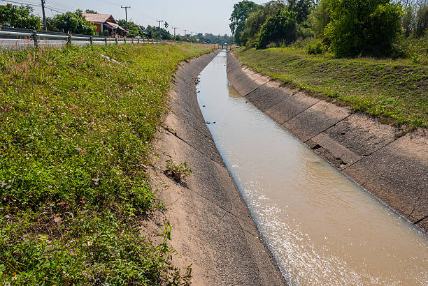istock The Public Irrigation beside street 178068542