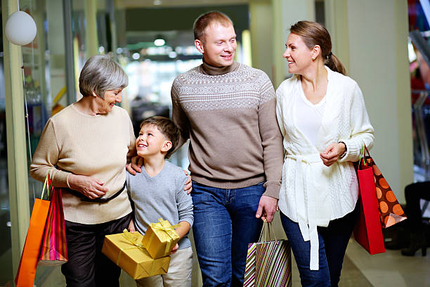 istock Family in the mall 178070501
