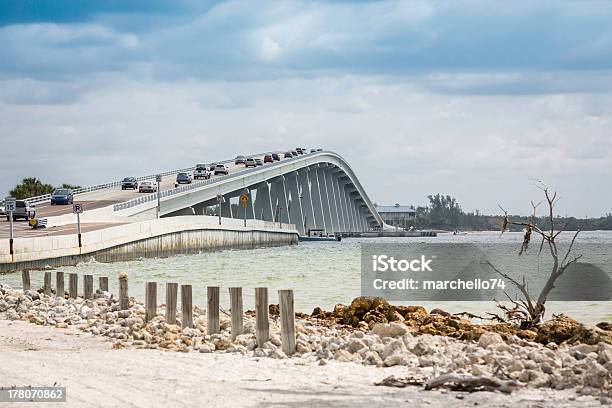 Foto de Sanibel Causeway E Ponte No Sudoeste Da Flórida e mais fotos de stock de Caminho Elevado - Caminho Elevado, Ilha Sanibel, Arco - Característica arquitetônica