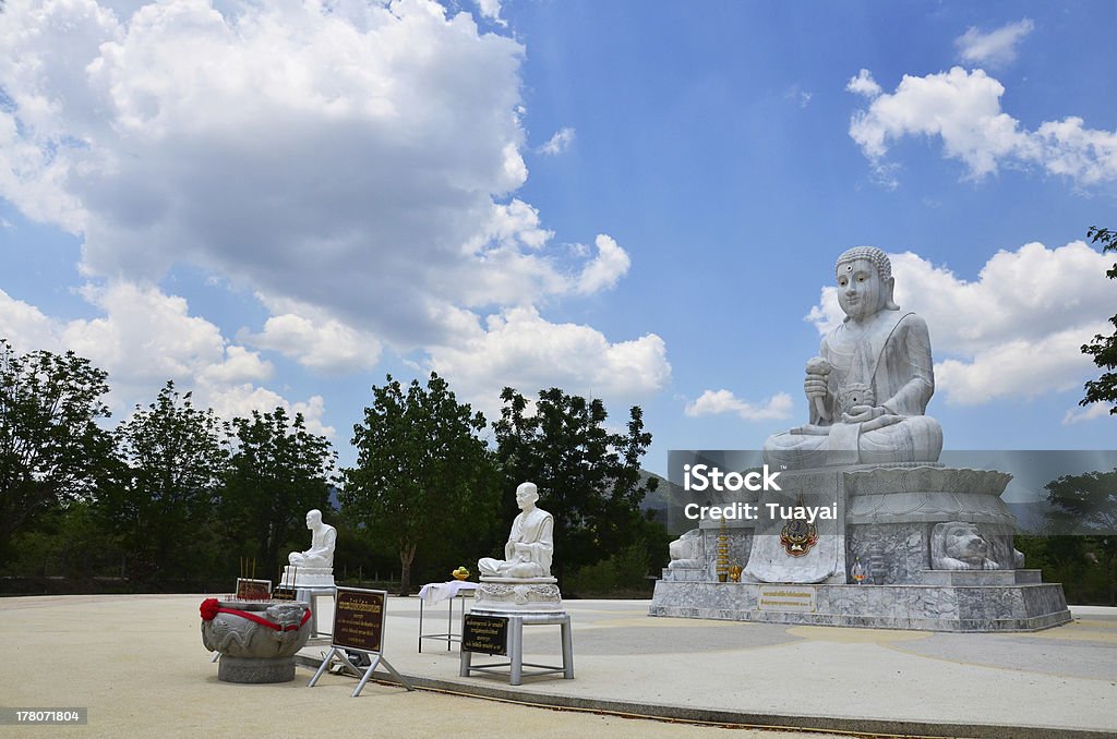 Buda Maitreya em Wat Pusawan Phetchaburi, Tailândia - Foto de stock de Azul royalty-free