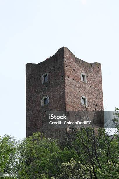 Foto de Torre Medieval Do Antigo Castelo e mais fotos de stock de Agressão - Agressão, Arquitetura, Arruinado