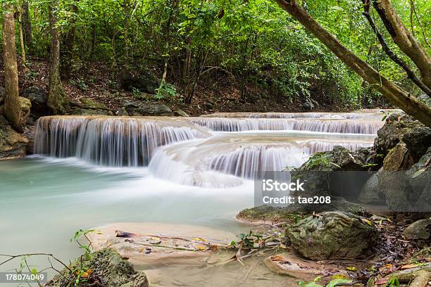 Foto de Cataratas De Erawan Na Tailândia e mais fotos de stock de Cascata - Cascata, Corredeira - Rio, Céu - Vida Após a Morte