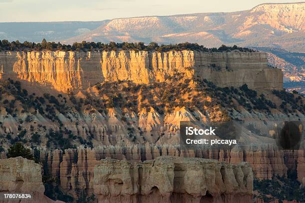 Photo libre de droit de Amphitheatres De Bryce Canyon banque d'images et plus d'images libres de droit de Amphithéâtre - Amphithéâtre, Bizarre, Bryce Canyon