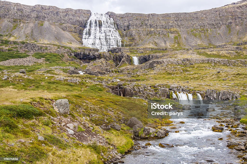 Río Dynjandi cascada y rápida de Islandia. - Foto de stock de Agua libre de derechos