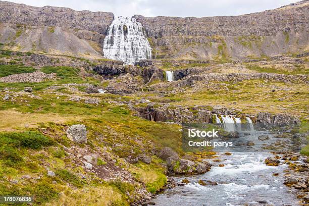 Río Dynjandi Cascada Y Rápida De Islandia Foto de stock y más banco de imágenes de Agua - Agua, Aire libre, Caer
