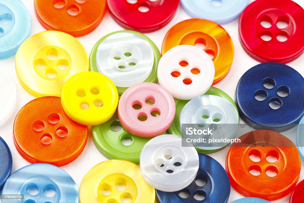 Assortiment de différents boutons colorés - Photo de Accessoire libre de droits
