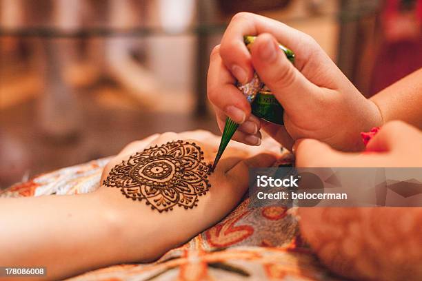 Mehndi Stockfoto und mehr Bilder von Hennatätowierung - Hennatätowierung, Fotografie, Indien