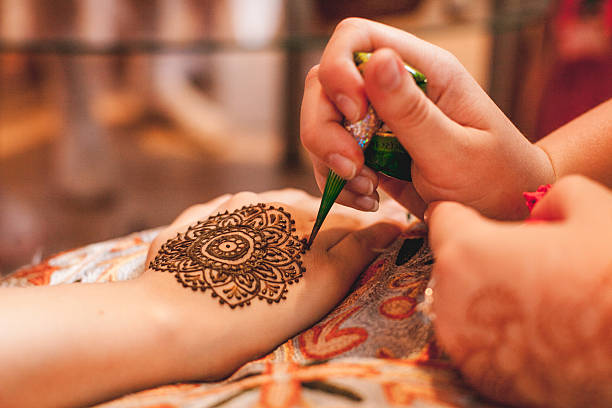 mehndi drawing a pattern mehndi henna stock pictures, royalty-free photos & images