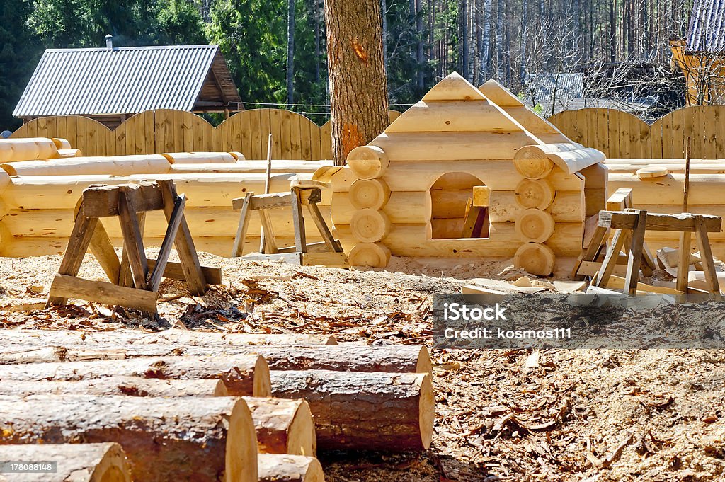 Konstruktion plaschadka Verarbeitung Blockhütten Häuser - Lizenzfrei Bauen Stock-Foto