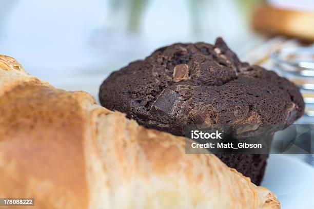 Śniadanie Kontynentalne Serwowane Tabela Ustawienia Z Ciasta I Ciastka - zdjęcia stockowe i więcej obrazów Bliskie zbliżenie