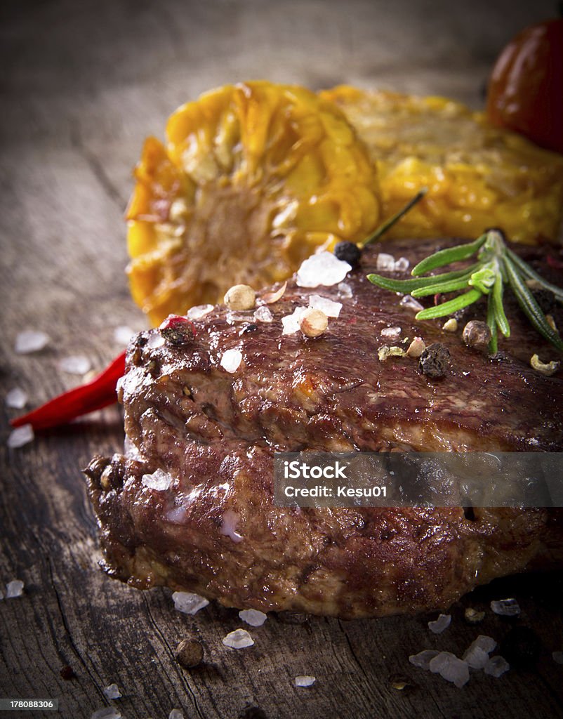 맛있었어요 비프 스테이크 - 로열티 프리 겉만 태우기 스톡 사진