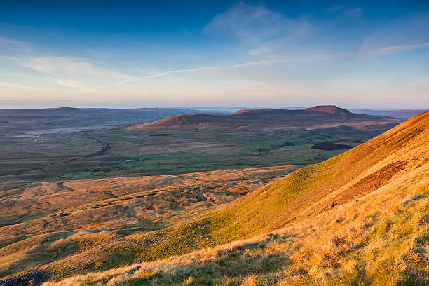 istock Beautiful scene at dawn in the Yorkshire Dales 178088800