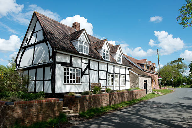 istock English Tudor Cottage 178090839