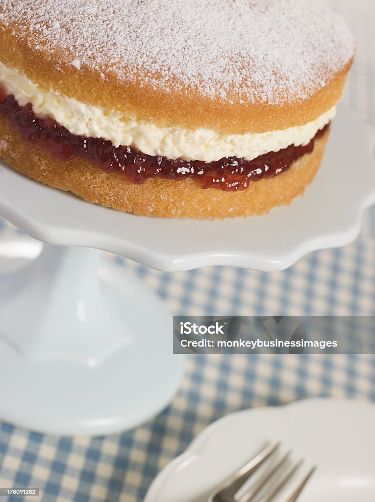 Victoria Schwamm auf einem Kuchen-Stand - Lizenzfrei Britische Kultur Stock-Foto