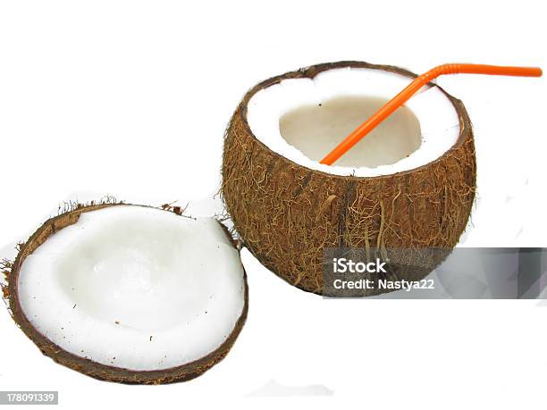 Foto de Coco Coquetel Tropical Nut Isolado e mais fotos de stock de Bebida - Bebida, Canudo, Casca de Noz