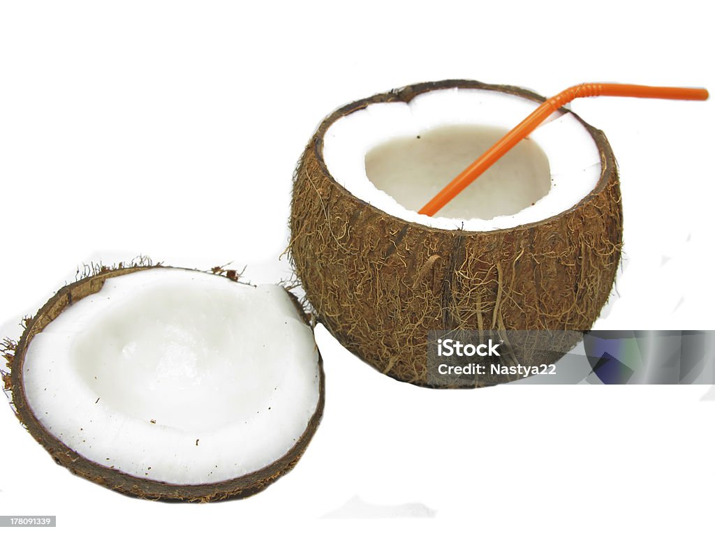 Кокосовый орех уединенный Тропический коктейль в - Стоковые фото Без людей роялти-фри