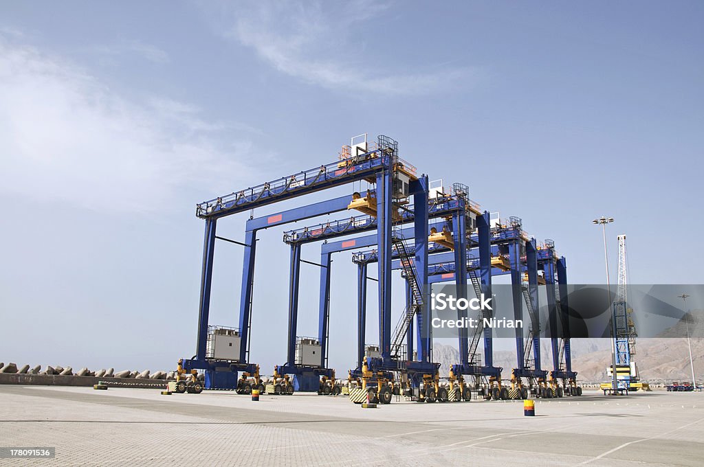 Grúas aéreas - Foto de stock de Puente grúa libre de derechos