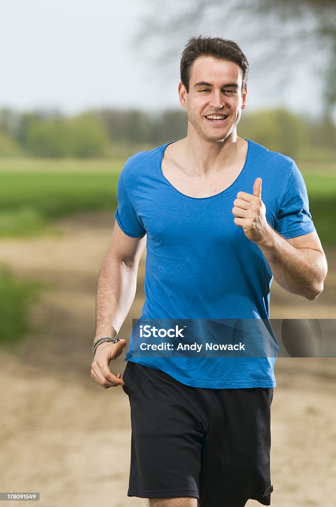 Uomo jogging - Foto stock royalty-free di 20-24 anni