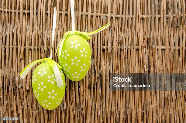Uova Di Pasqua - Fotografie stock e altre immagini di Arredamento - Arredamento, Cibo, Colore descrittivo