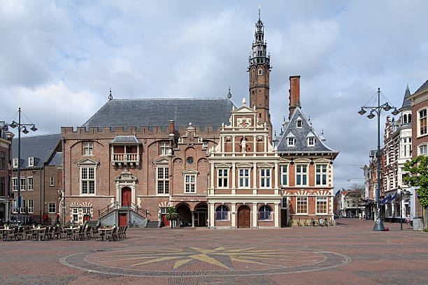 city hall of haarlem, netherlands - haarlem stockfoto's en -beelden