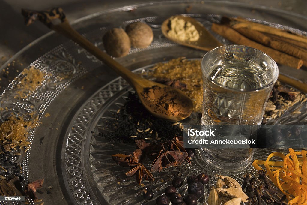 Alcolici con spezie orientali - Foto stock royalty-free di Alchol