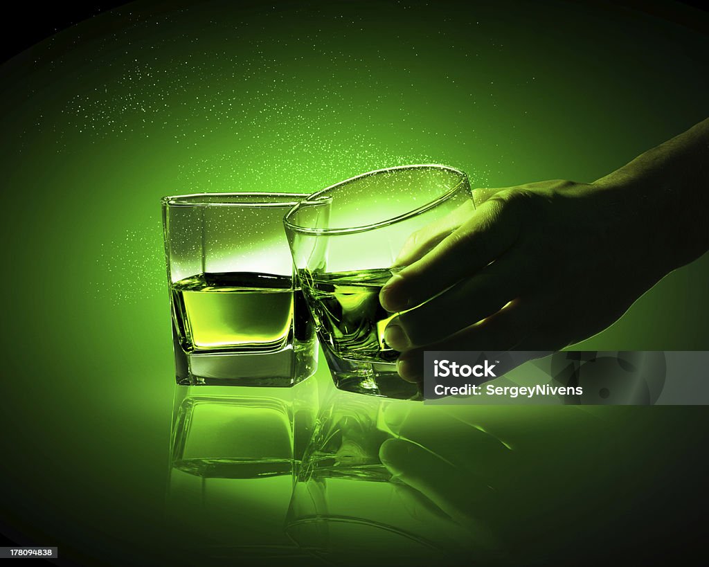 Dwie szklanki green absinth - Zbiór zdjęć royalty-free (Absynt)