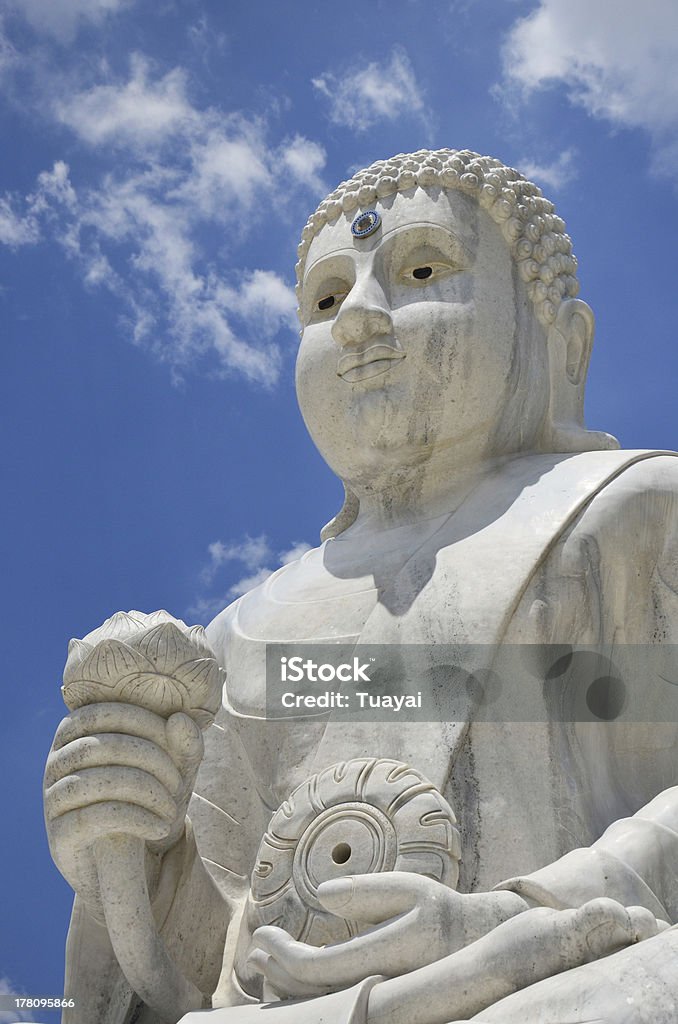 Buda Maitreya em Wat Pusawan Phetchaburi, Tailândia - Foto de stock de Azul royalty-free