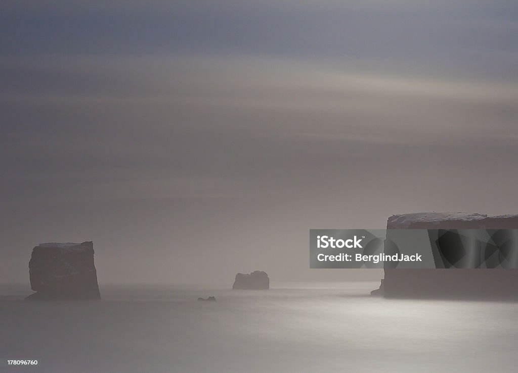 Rocas en el mar - Foto de stock de Cielo libre de derechos