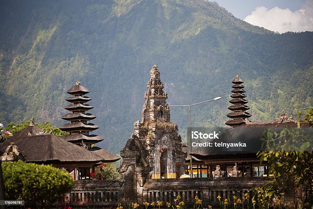 Ulun Danu templo em Bali, Indonésia - Foto de stock de Arquitetura royalty-free