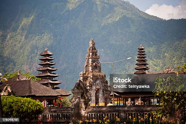 Foto de Ulun Danu Templo Em Bali Indonésia e mais fotos de stock de Arquitetura - Arquitetura, Bali, Bedugal
