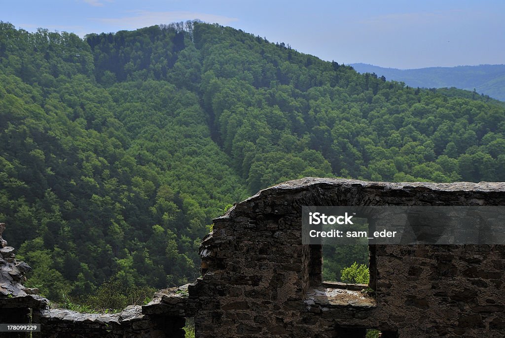 Замок стена с окном - Стоковые фото Австрия роялти-фри