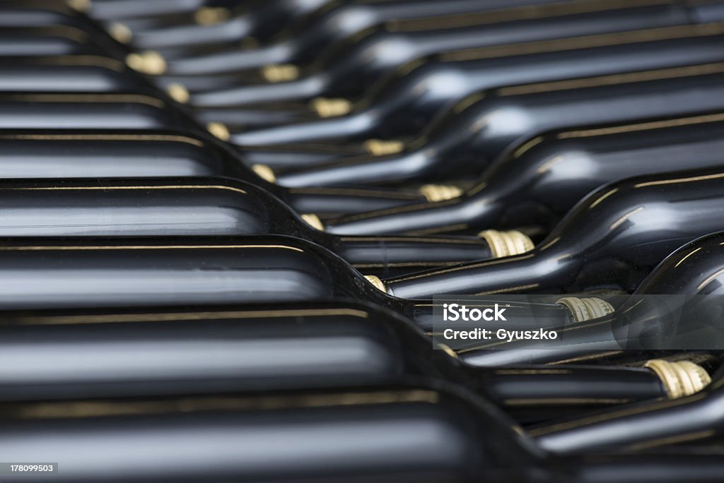 Bottiglie di vino - Foto stock royalty-free di Alchol