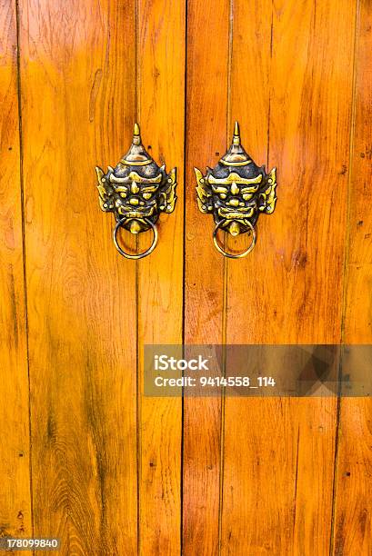 木製ドアでタイ - アジア大陸のストックフォトや画像を多数ご用意 - アジア大陸, インド, インド文化