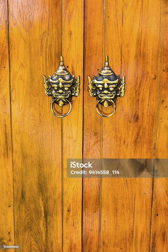 Drewniane drzwi w Tajlandii - Zbiór zdjęć royalty-free (Azja)