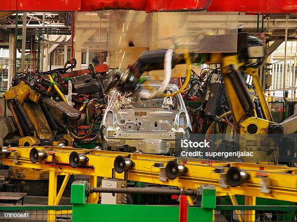 Foto de Produção De Carro e mais fotos de stock de Fábrica de Carro - Fábrica de Carro, Automatizado, Robô