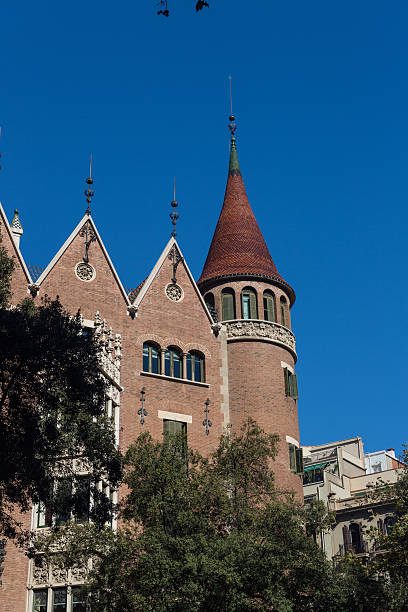 modernista casa come un castello in di barcellona - cadafalch foto e immagini stock